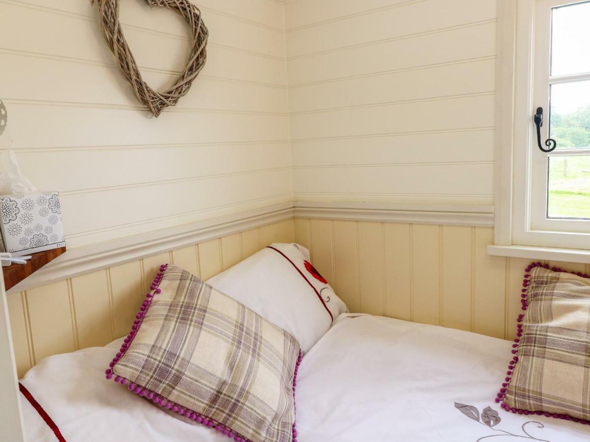 Shepherds Hut - The Crook Милфорд-Хейвен Экстерьер фото