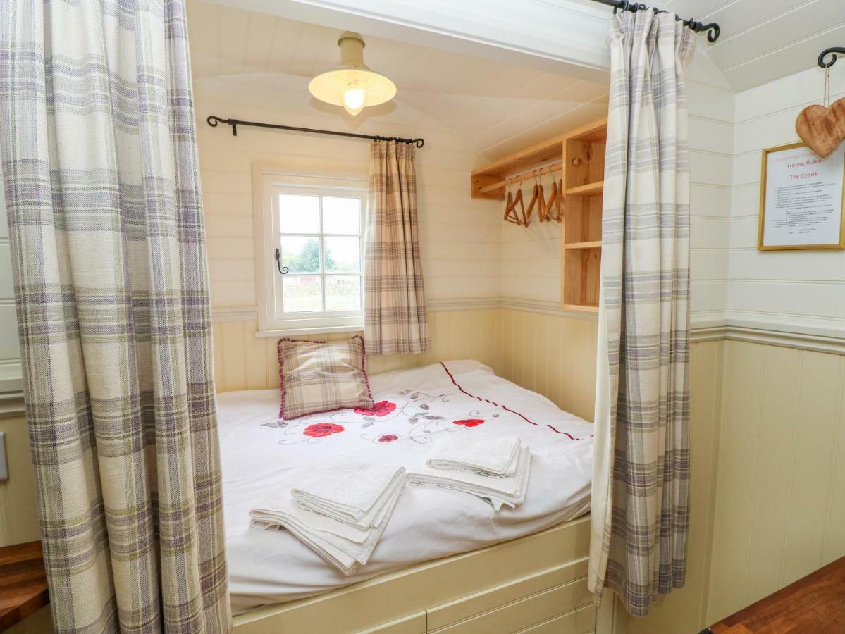 Shepherds Hut - The Crook Милфорд-Хейвен Экстерьер фото