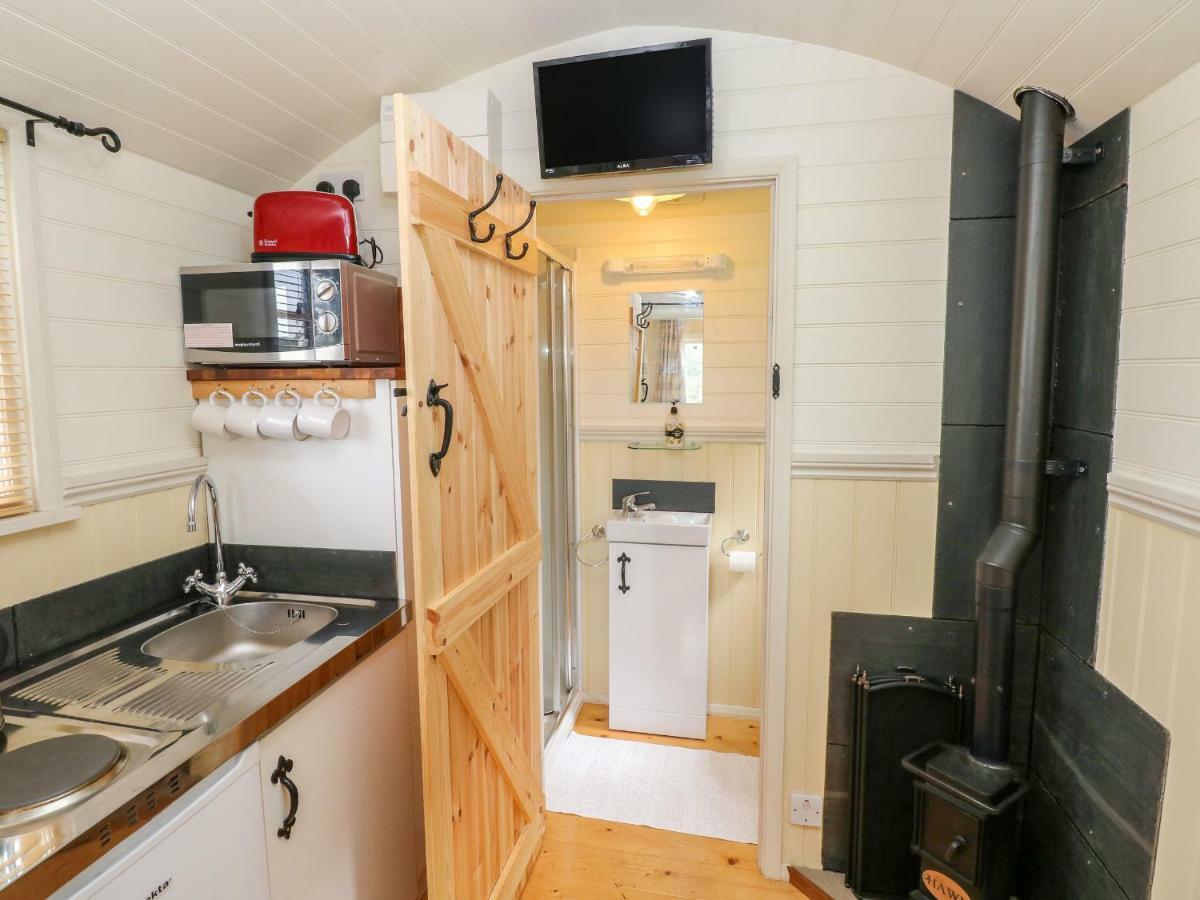Shepherds Hut - The Crook Милфорд-Хейвен Экстерьер фото