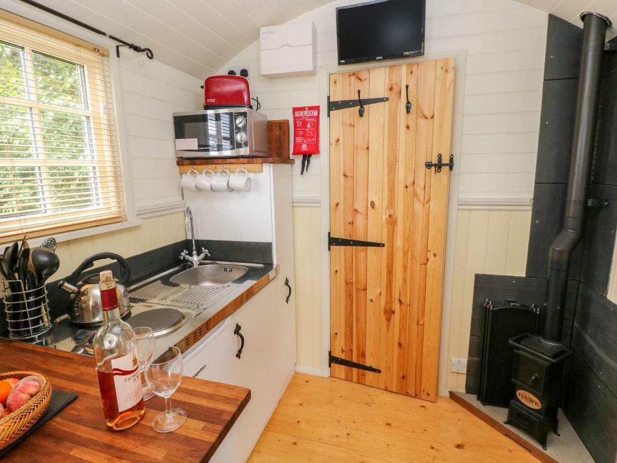 Shepherds Hut - The Crook Милфорд-Хейвен Экстерьер фото